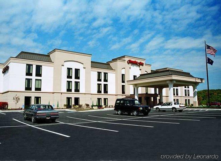 Hampton Inn Greensburg Bagian luar foto