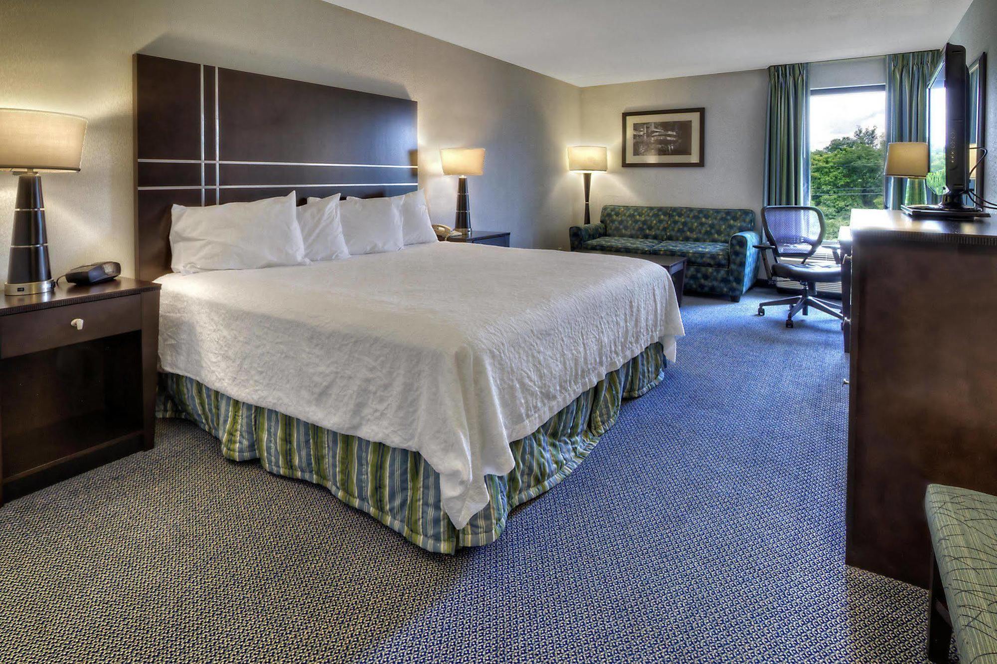 Hampton Inn Greensburg Bagian luar foto