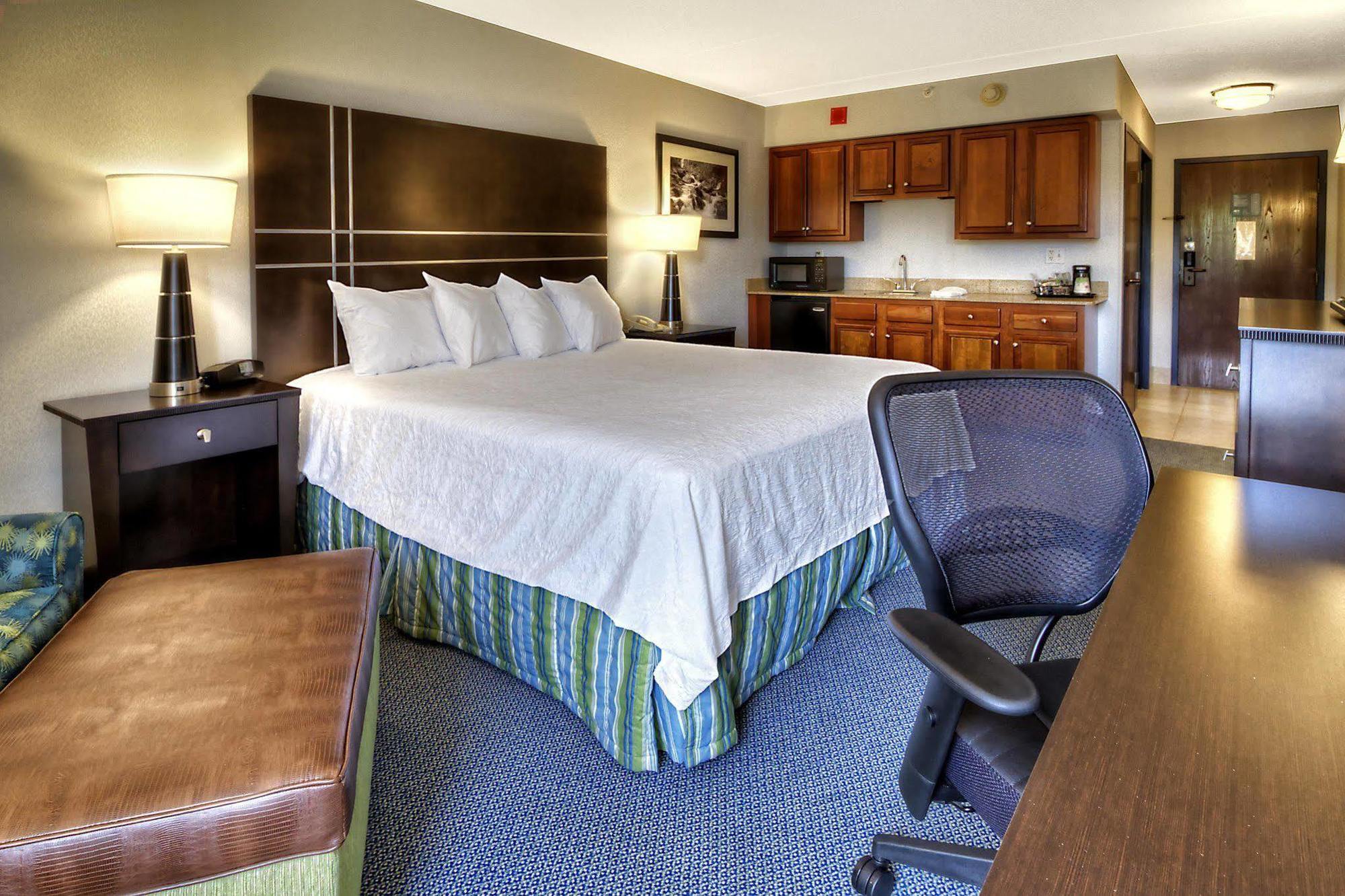 Hampton Inn Greensburg Bagian luar foto