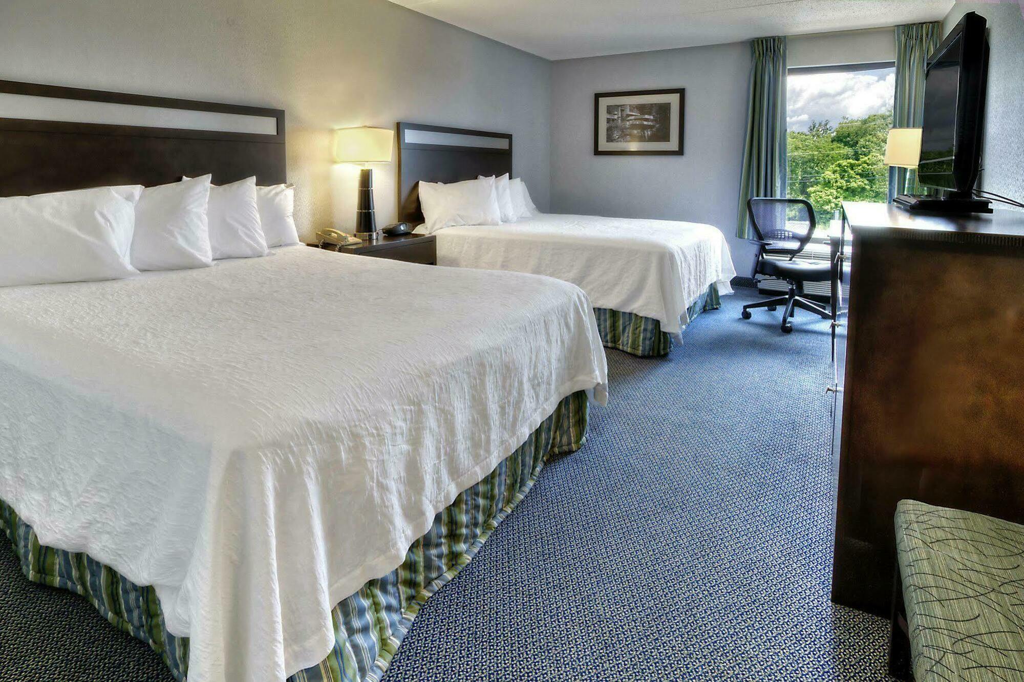 Hampton Inn Greensburg Bagian luar foto